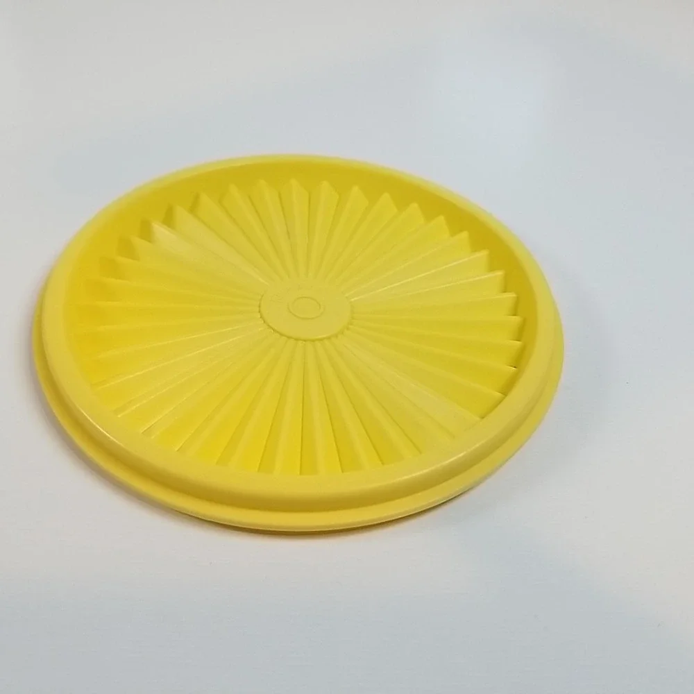 Vintage Tupperware #810 Yellow Servalier Round Replacement Lid